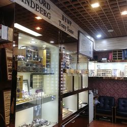 探訪三葉眼鏡市場(chǎng) 小黑眼鏡店的經(jīng)營(yíng)之道與行業(yè)洞察